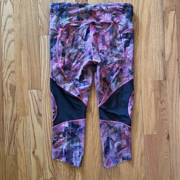 Lululemon 10 On Pace Crop *21" Sun Dazed Multi Pink  great pre owned condition - Picture 5 of 9